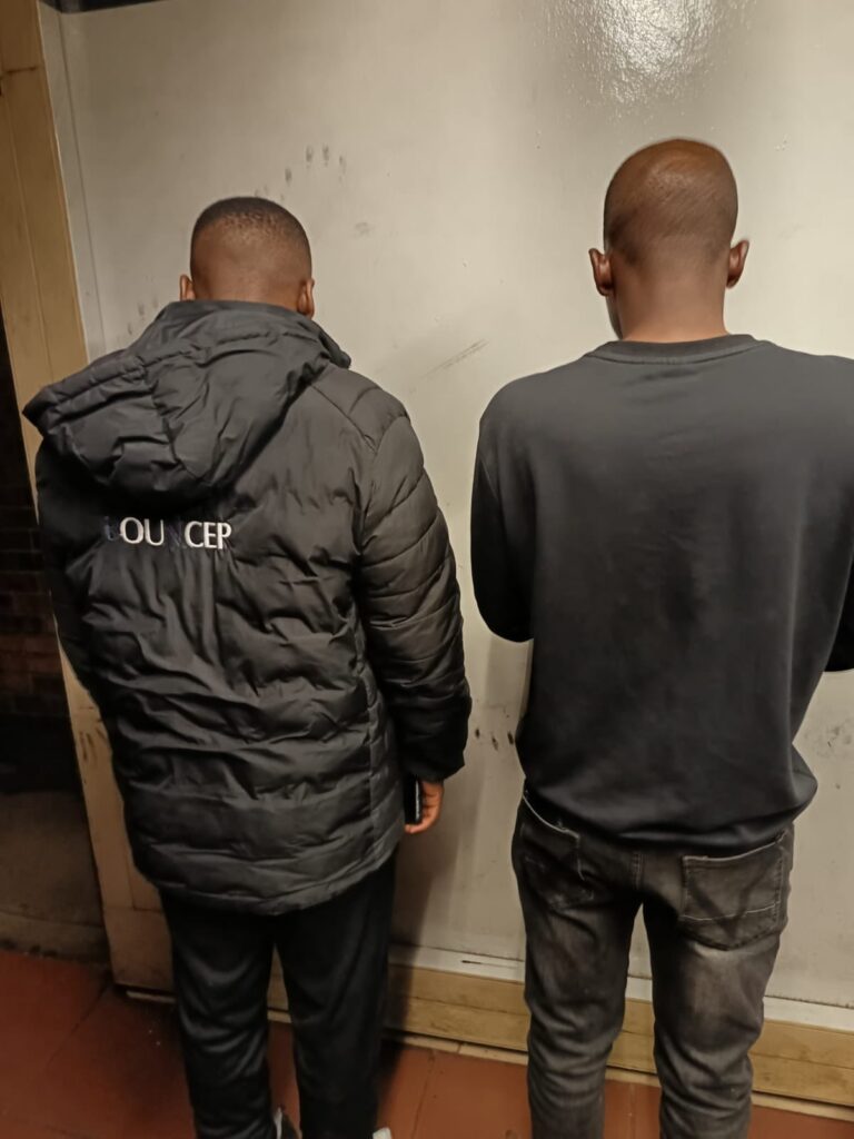 High-Speed Foot Chase in Kliptown: Cops Nab Two Armed Suspects After Dramatic Takedown 1 High-Speed Foot Chase in Kliptown